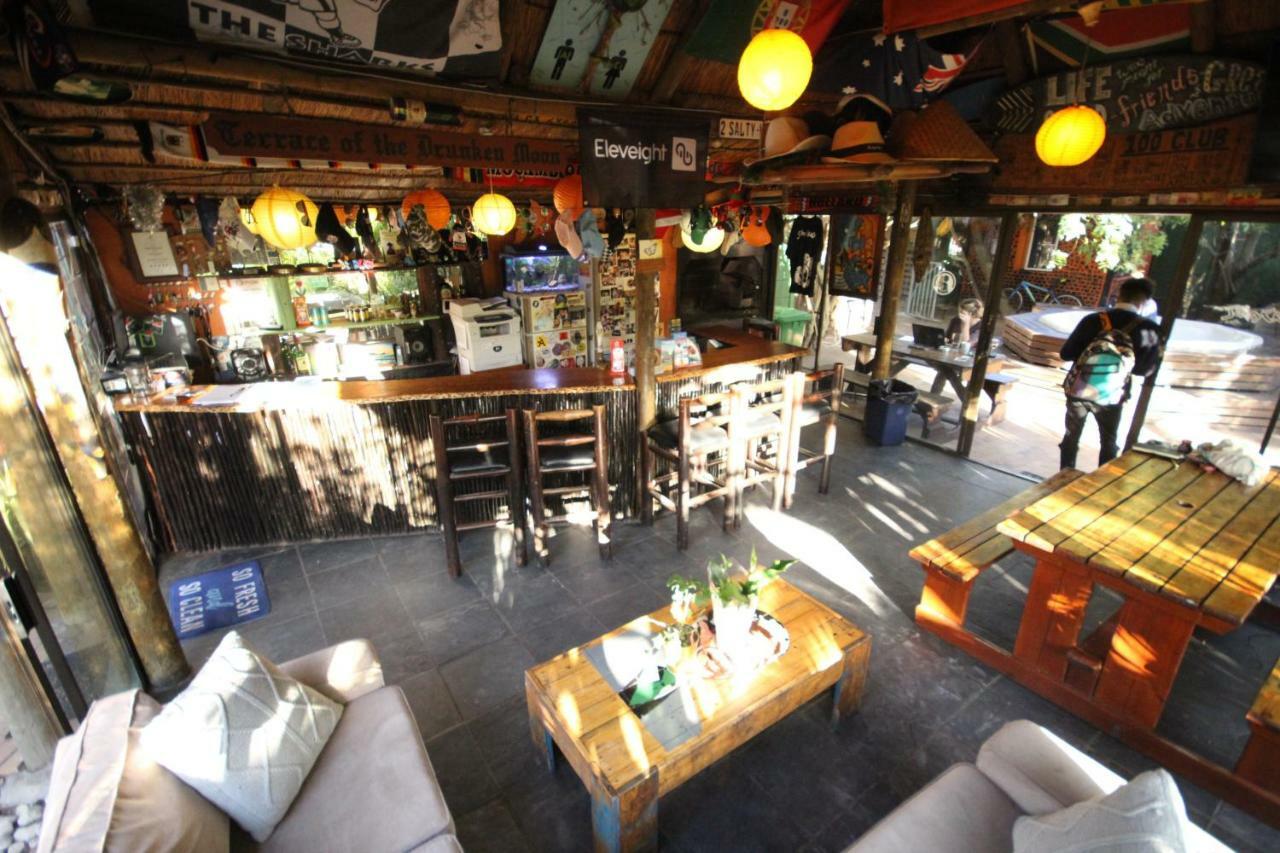 Saltycrax Backpackers And Surf Hostel By Curiocity Блаубергстранд Экстерьер фото