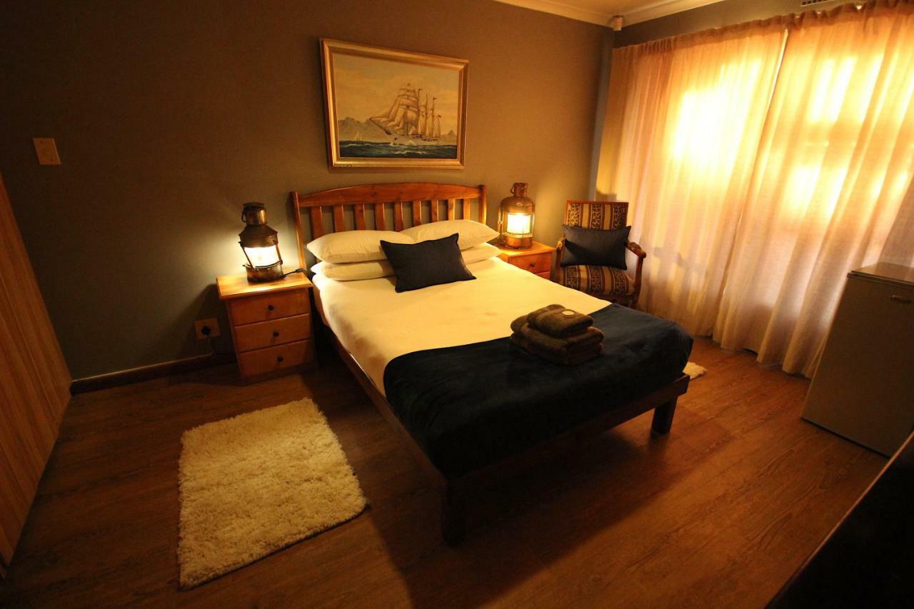 Saltycrax Backpackers And Surf Hostel By Curiocity Блаубергстранд Экстерьер фото