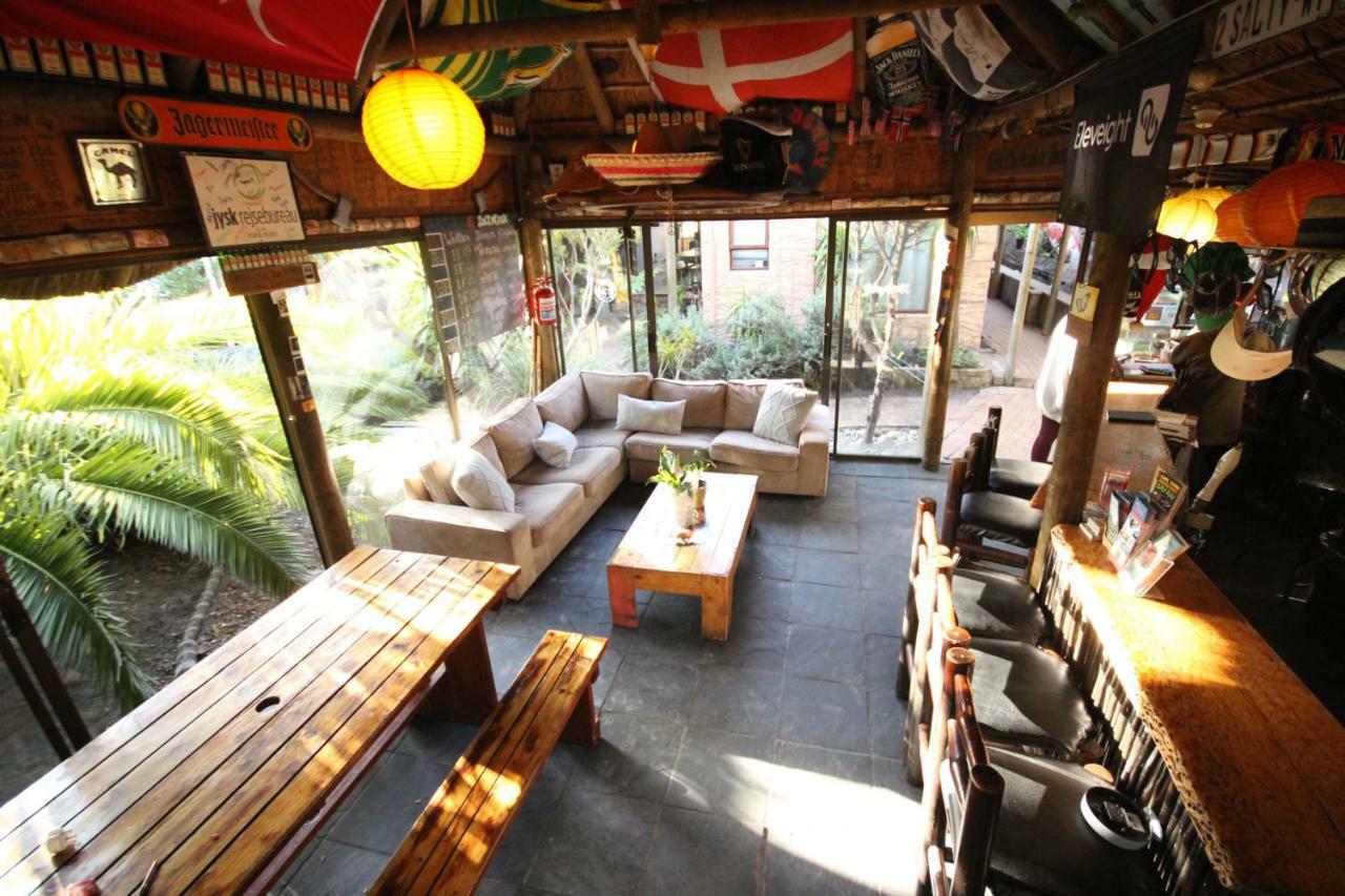 Saltycrax Backpackers And Surf Hostel By Curiocity Блаубергстранд Экстерьер фото