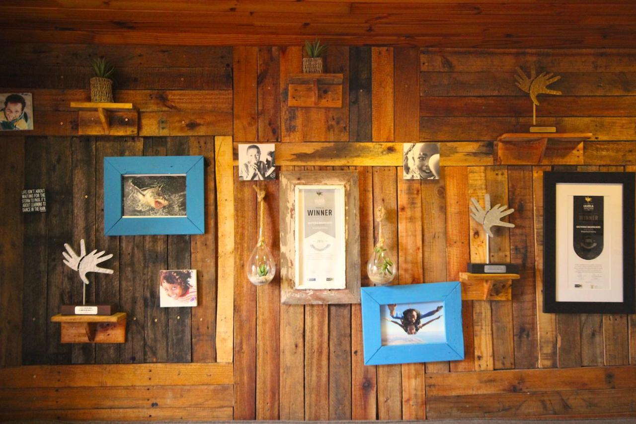 Saltycrax Backpackers And Surf Hostel By Curiocity Блаубергстранд Экстерьер фото