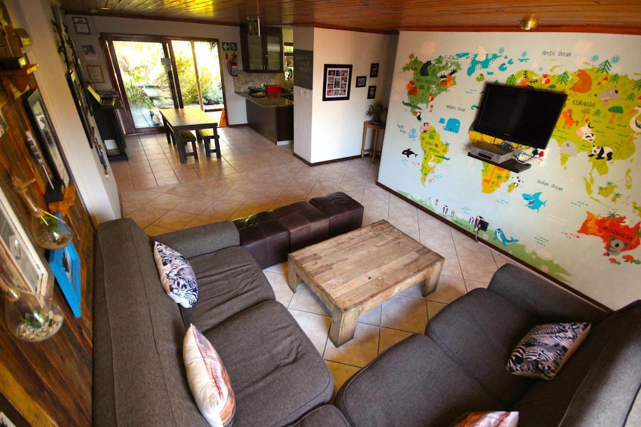 Saltycrax Backpackers And Surf Hostel By Curiocity Блаубергстранд Экстерьер фото