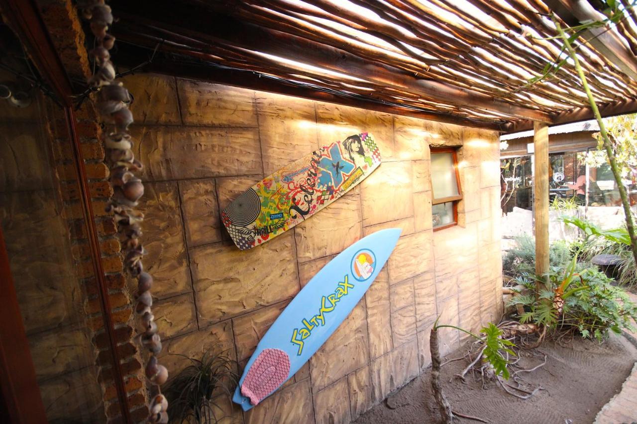 Saltycrax Backpackers And Surf Hostel By Curiocity Блаубергстранд Экстерьер фото