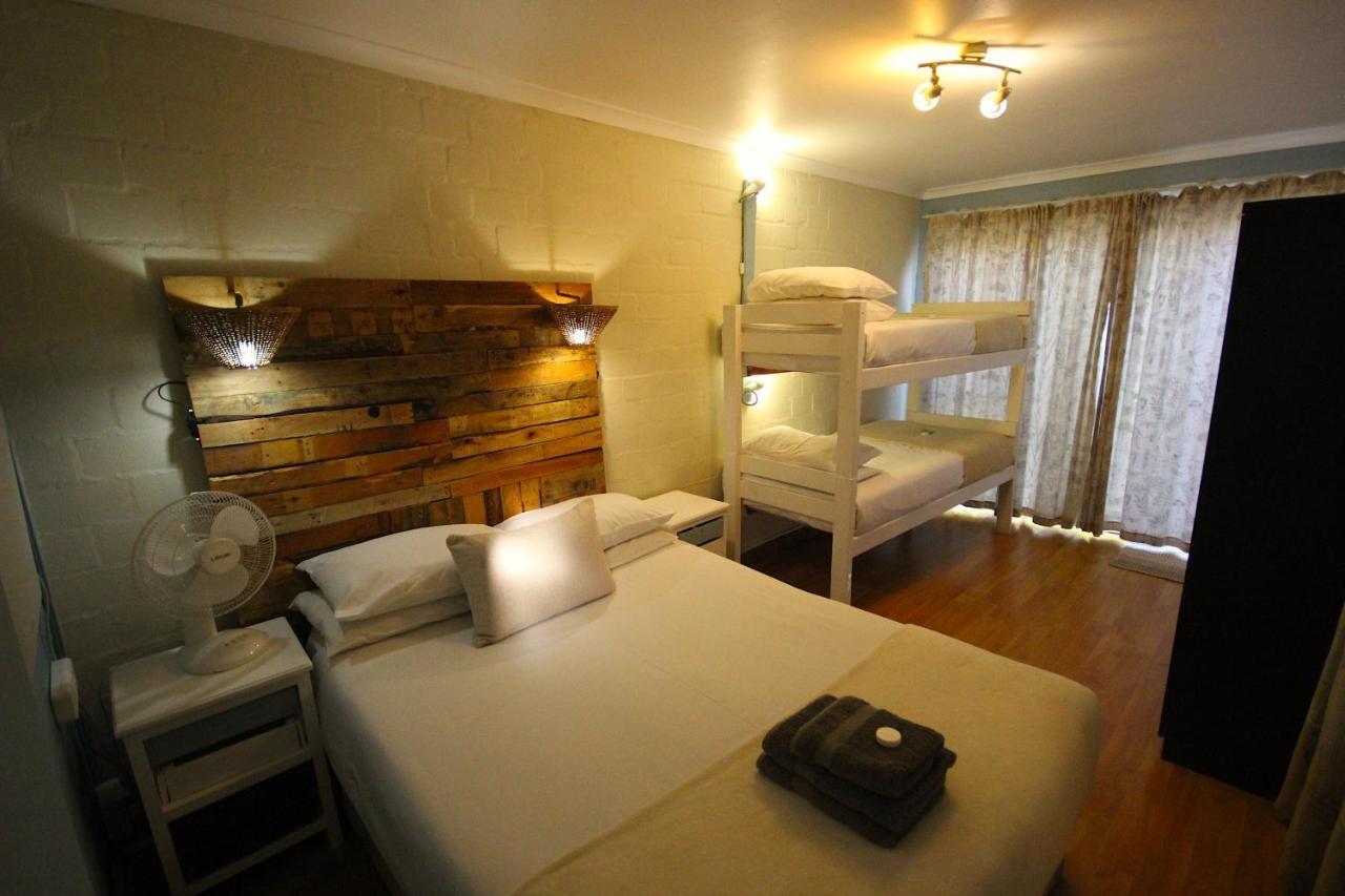 Saltycrax Backpackers And Surf Hostel By Curiocity Блаубергстранд Экстерьер фото