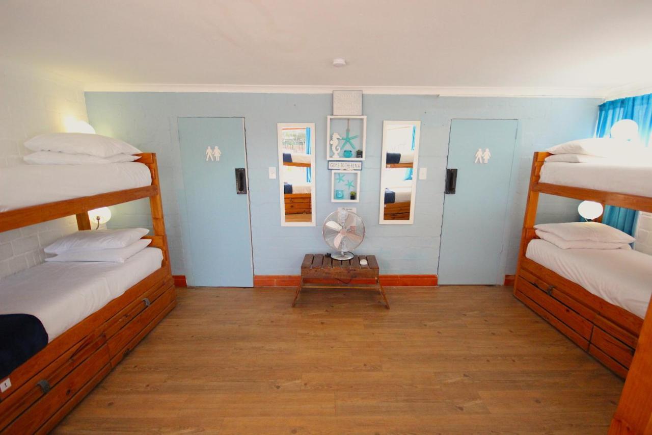 Saltycrax Backpackers And Surf Hostel By Curiocity Блаубергстранд Экстерьер фото