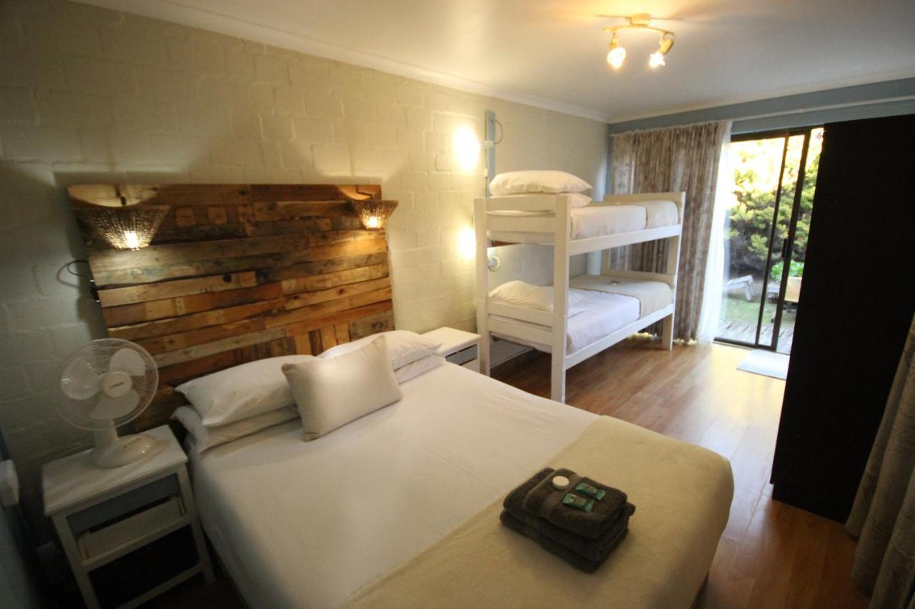 Saltycrax Backpackers And Surf Hostel By Curiocity Блаубергстранд Экстерьер фото